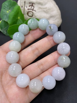 F46552165 翡翠手串 货品总重量约89.2克 卡15mm左右