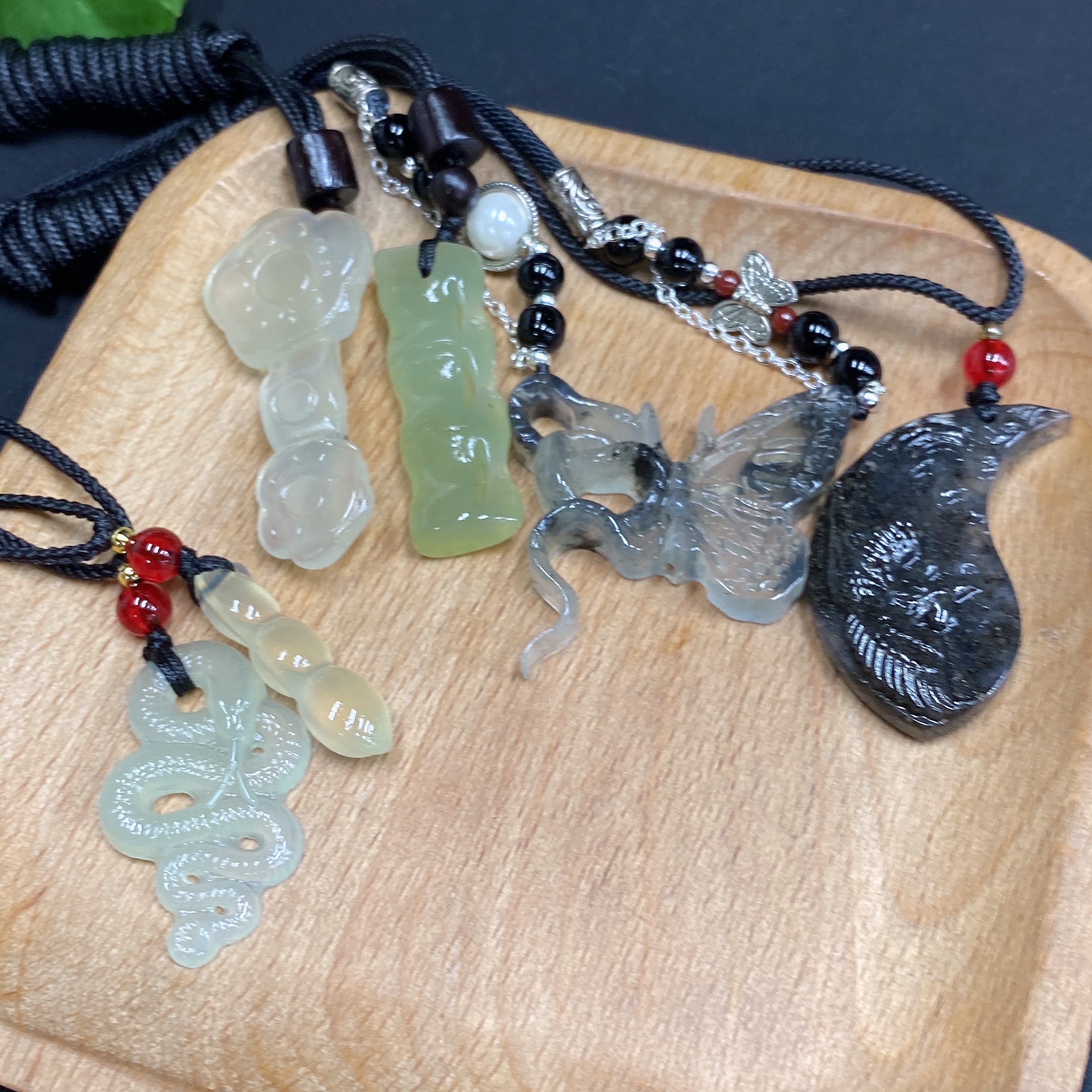 H34970573 Xiuyu (Serpentine Jade) Pendant