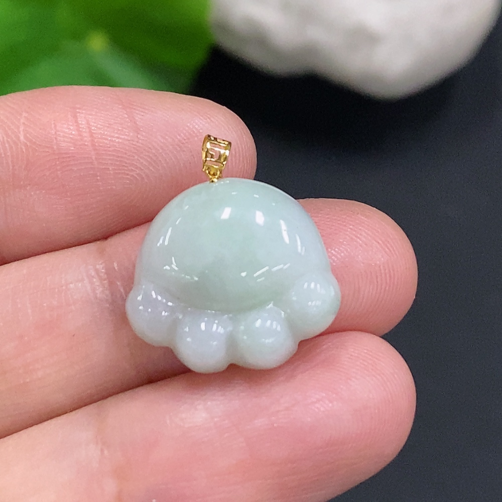 F29391274 Jadeite Pendant with 18K Gold Clasp, Total Weight Approx. 2.8g
