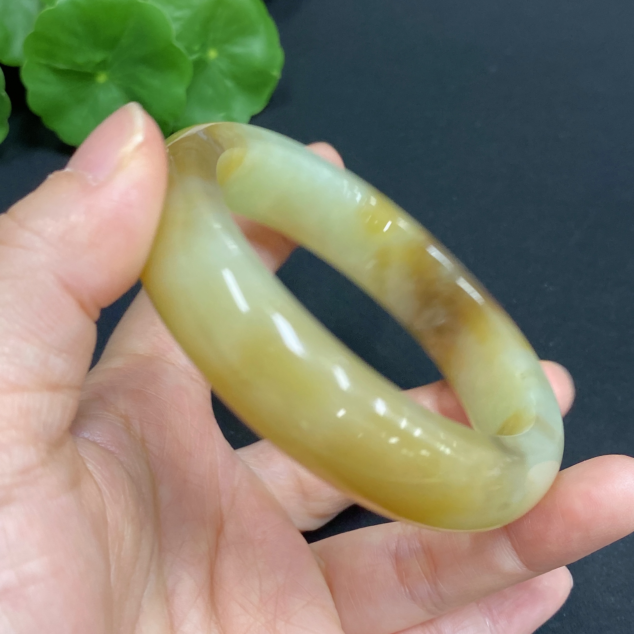 H31642169 Hetian Jade Round Bracelet Size 57.1 Total Weight Approx. 68.3g