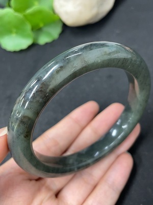 H46574879 和田玉正圈手镯 圈口60   货品总重约57.2g