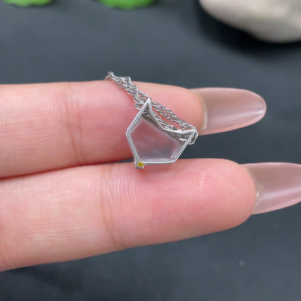 F17922372 Jadeite Inlaid Piece Chain Not Gold Main Body 18k Total Weight Including Chain Approx. 3.11g