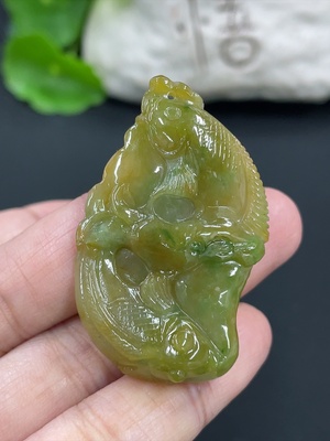 F42952753 翡翠荷叶鱼挂件 货品总重约11g