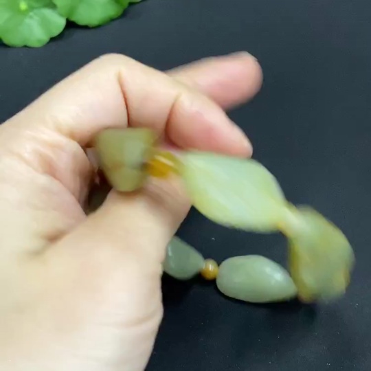 H26979405 Hetian Jade Bracelet, total weight approx. 43.7g, undetermined skin color origin, contains other natural mineral components, accompanying beads not Hetian Jade