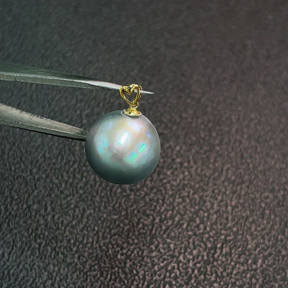 C32816889 18k combined sea water pearl pendant, color origin undetermined, total weight approximately 1.58g