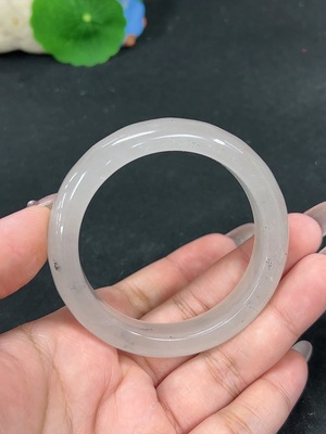 H41939268 非洲翠(独龙玉)正圈手镯 圈口52.4 货品总重约41.9g