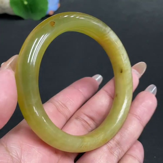 H32699674 Xiuyu (Serpentine Jade) Regular Bracelet