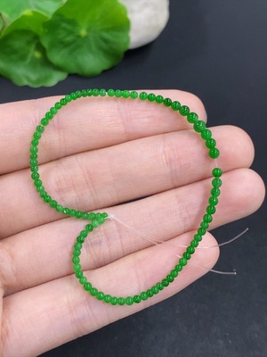 F42966959 翡翠手串 货品总重量约1.3克 卡1.9mm左右