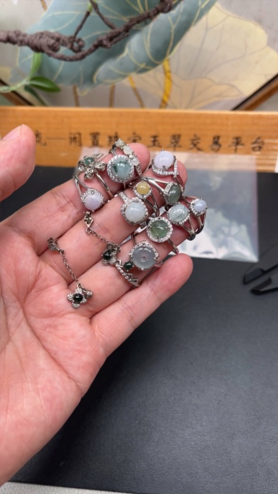 F31682884 Jadeite cabochon earrings/adjustable ring non-gold setting