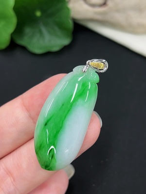 F41941930 翡翠福瓜挂件 18k金扣头 货品总重约7.5g