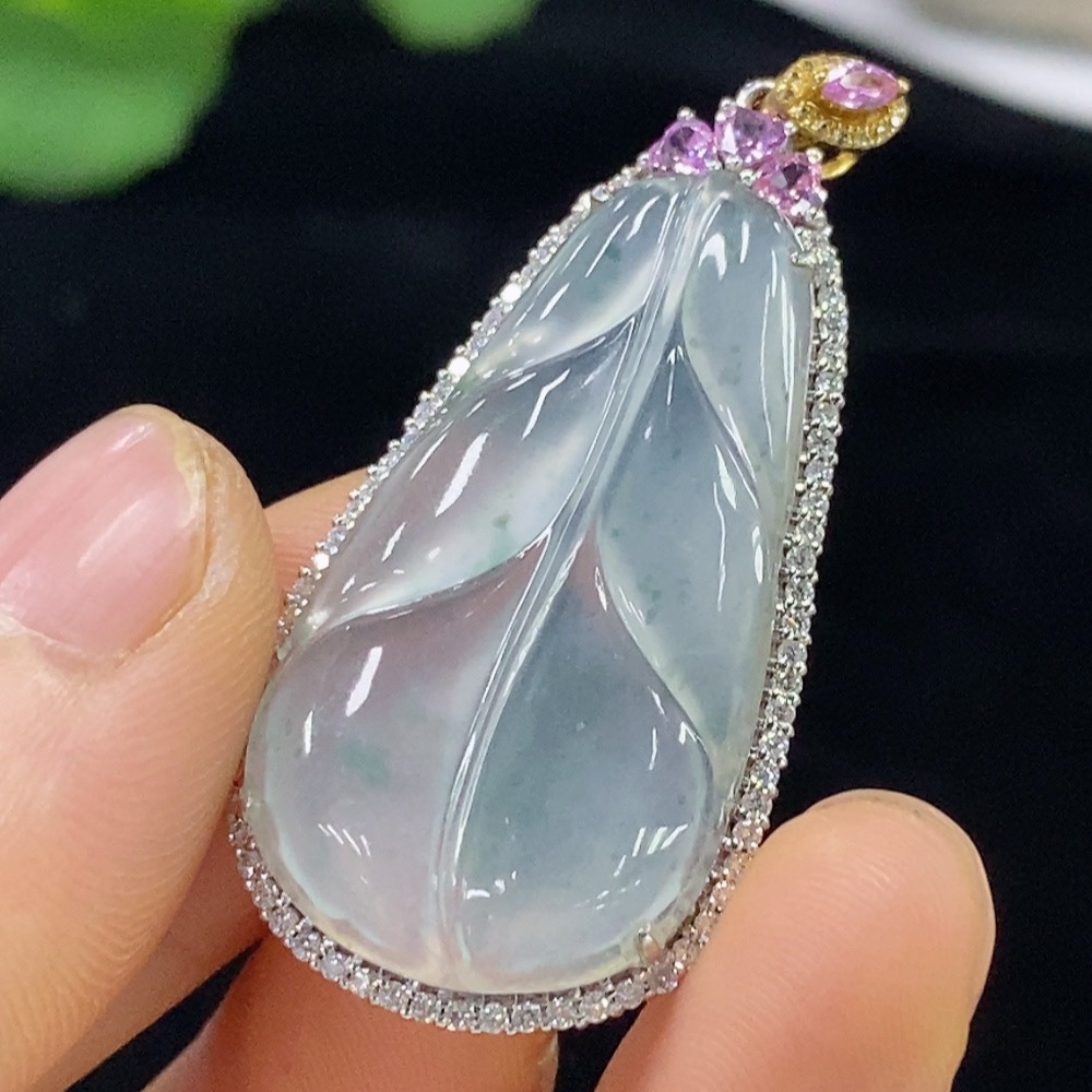 F32748890 Jadeite Leaf Inlaid Pendant with 18k Gold and Diamond Accents (Colorless), Total Weight Approx. 7.61g