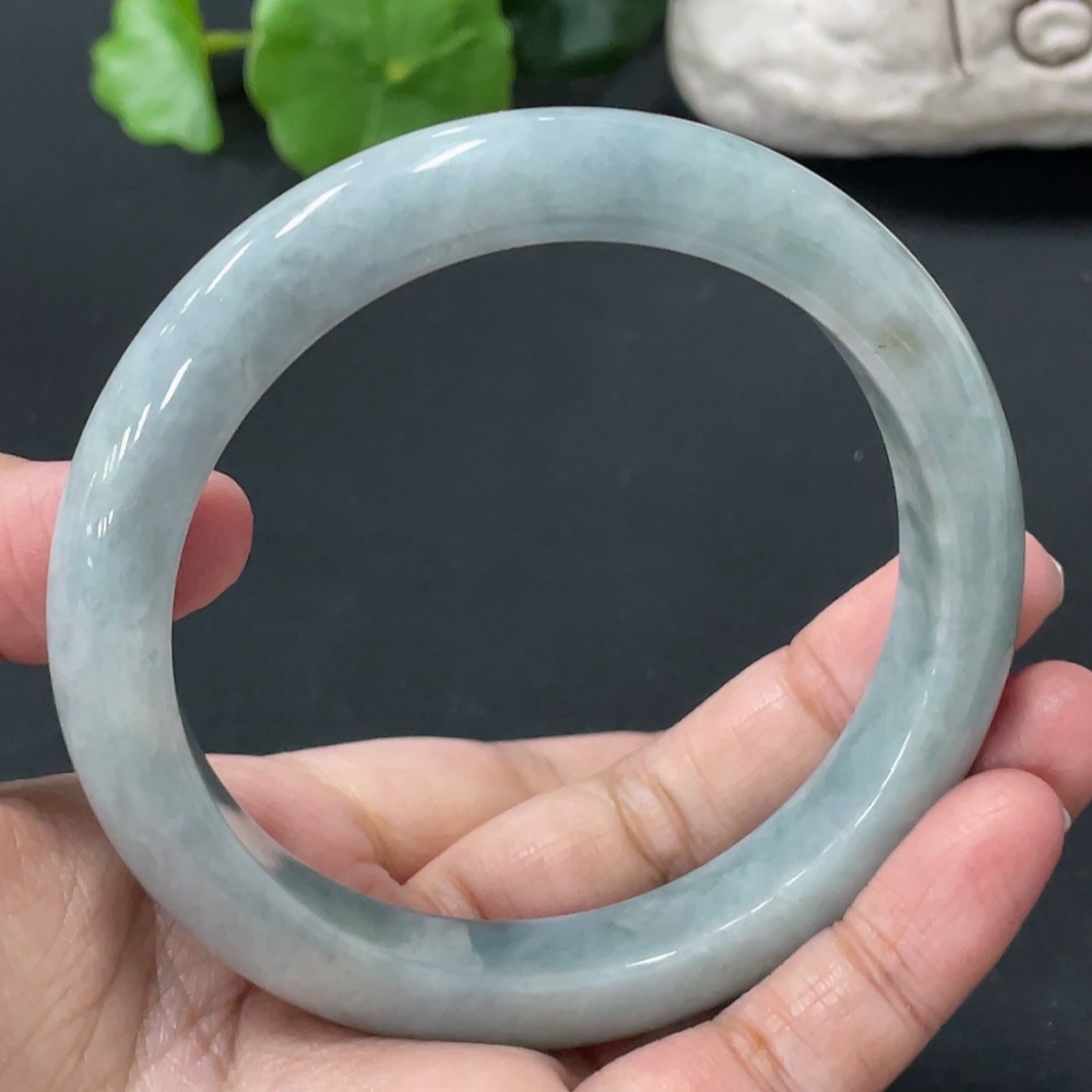 F29386965 Jadeite Round Bangle