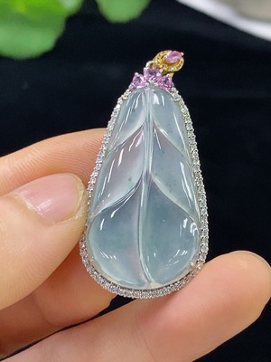 F32748890 Jadeite Leaf Inlaid Pendant with 18k Gold and Diamond Accents (Colorless), Total Weight Approx. 7.61g