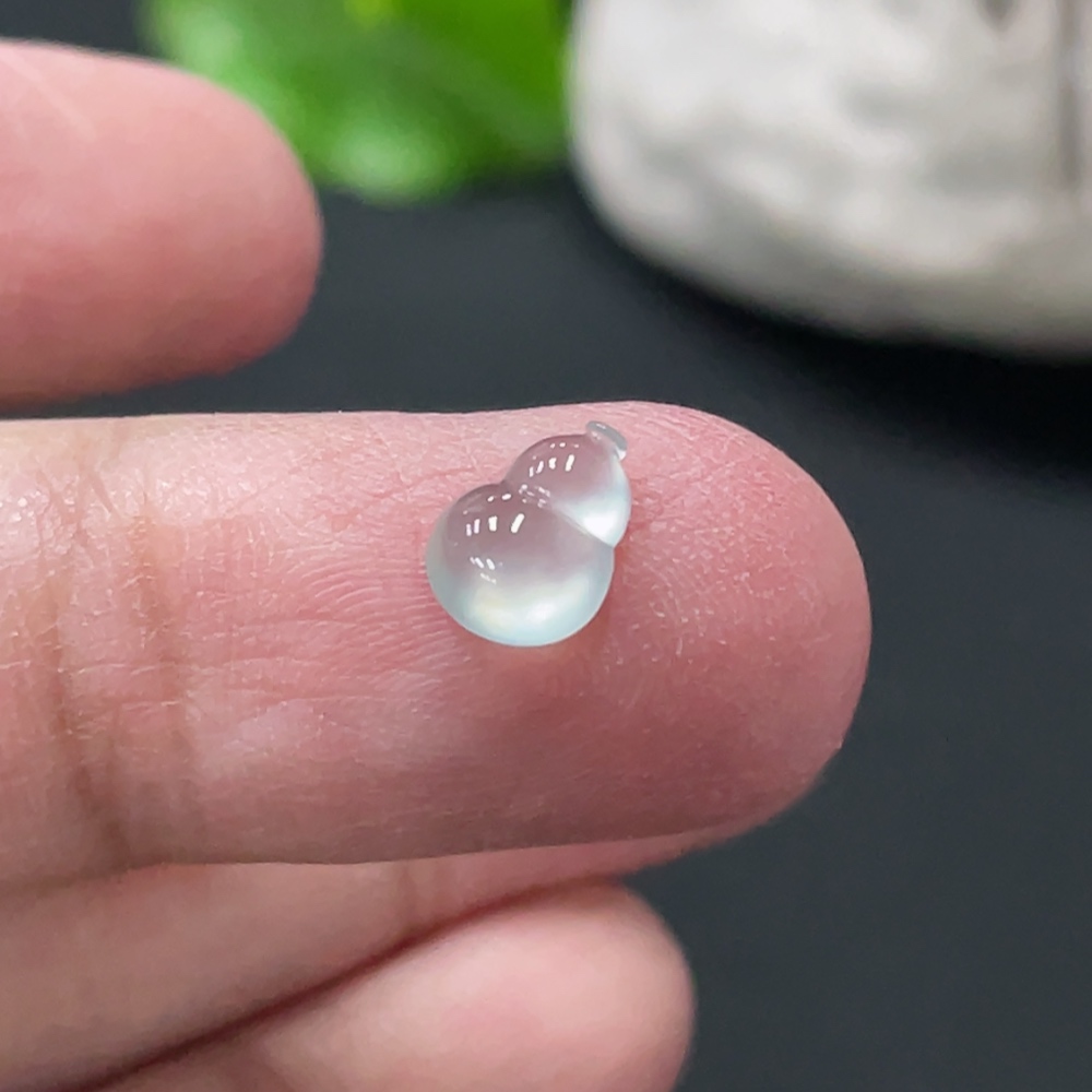 F35146713 Jadeite gourd inlaid piece, total weight about 0.2g