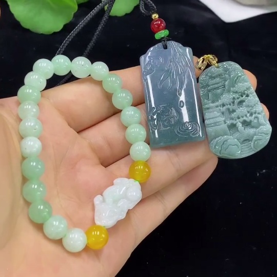 F34948902 Jadeite Pendant/Bracelet Sell as a Lot with Non-Grade A Beads (Contains Impurities)