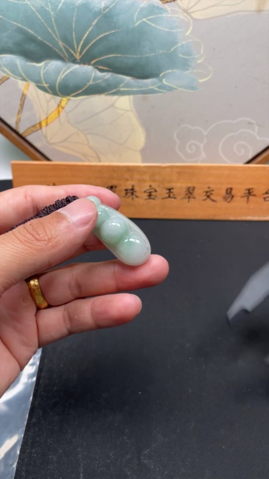 F35114852 Jadeite Lucky Bean Pendant, Total Weight Approx. 12.7g