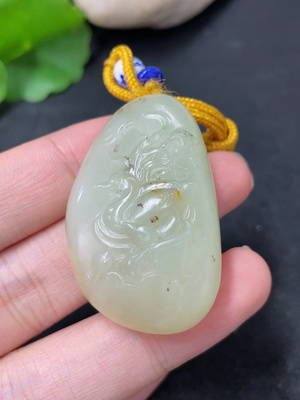 H46502526 和田玉挂件   鸳鸯   货品总重约（含绳）25.2g    皮色成因未定   含其他矿物成份   配珠非和田玉