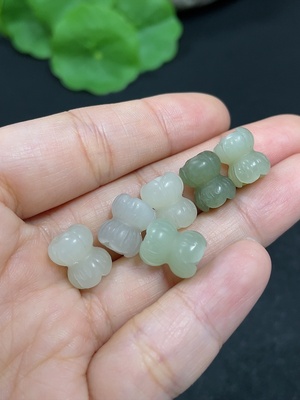 H46558627 和田玉花珠   货品总重约7.9g