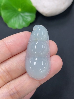 F39599013 翡翠挂件福豆 货品总约重6.14g