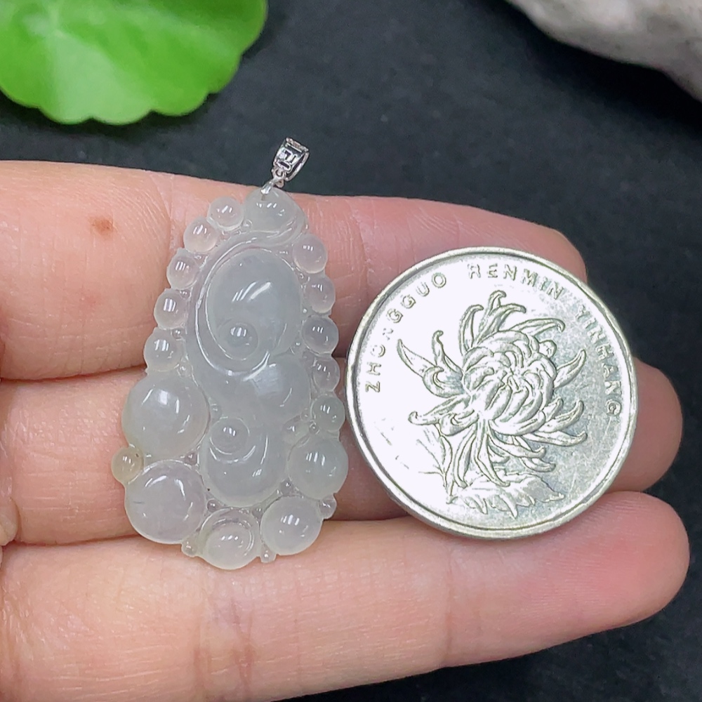 F30563435 Jadeite Pendant with 18k Clasp, Total Weight Approx. 3.91g