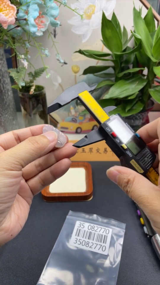 F35082770 Jadeite Leaf Pendant Total Weight Approx. 2.6g