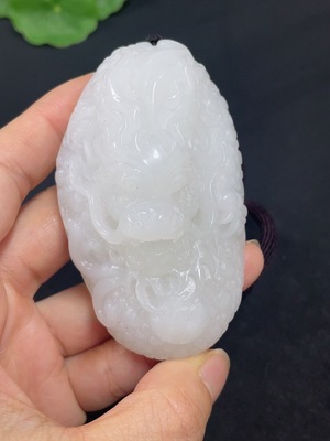 H41872541 和田玉手把件   龙行天下   含其他矿物成分  货品总重约（含绳）124g