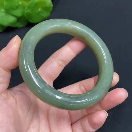 H29366309 Hetian Jade Round Bracelet  Size 56.6  Total Weight Approx. 71.1g