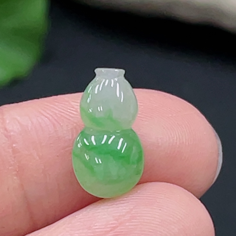 F26996600 Jadeite inlay, total weight approx. 0.68g