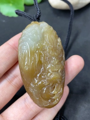 H42957086 和田玉挂件  关公  货品总重约（含绳） 62.7g