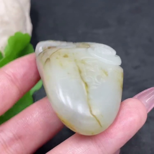H33897993 Hetian Jade Pendant, Auspicious Beast, Undetermined Skin Color Origin, Total Weight Approx. 54.4g
