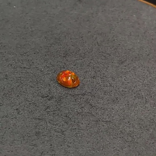 C32785569 Opal loose stone, color origin undetermined, total weight approximately 0.75 carat