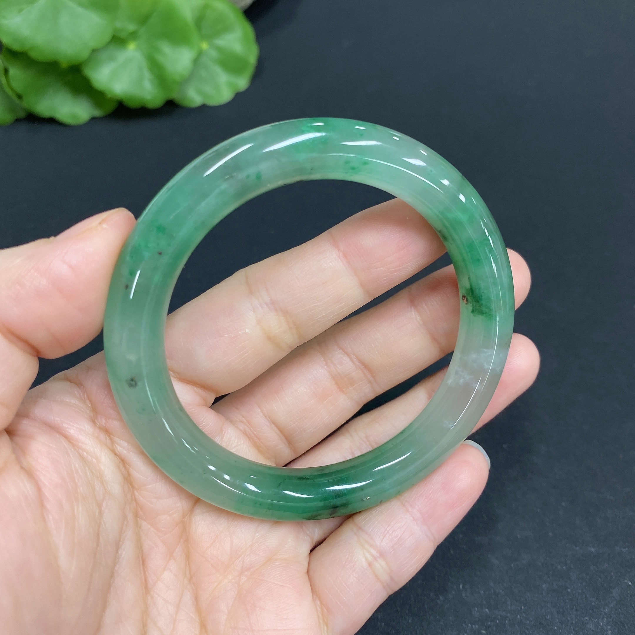 H33845780 African Emerald (Dulong Jade) Round Bangle