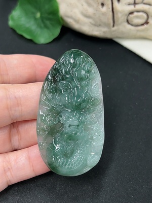 F42958155 翡翠龙牌挂件 货品总重约19.9克