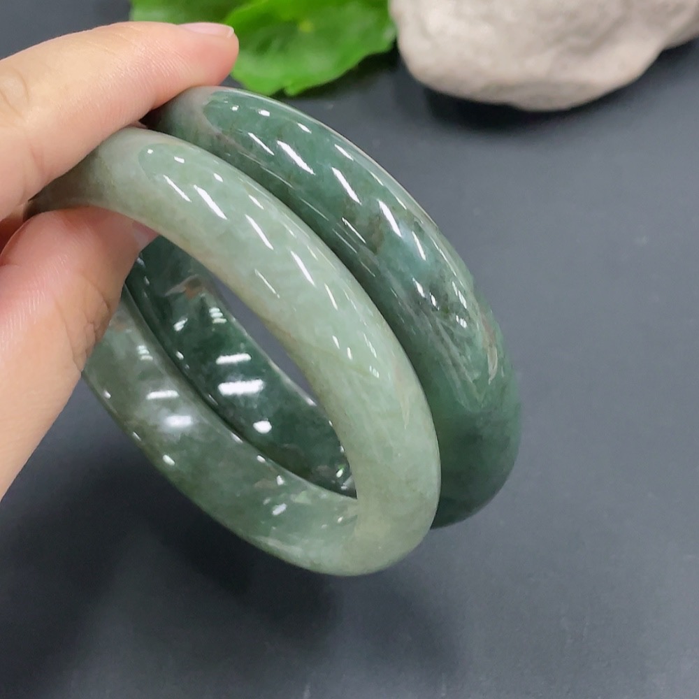 F23584877 Jadeite Round Bangle Size 56.6/56.3 Sell as a Lot