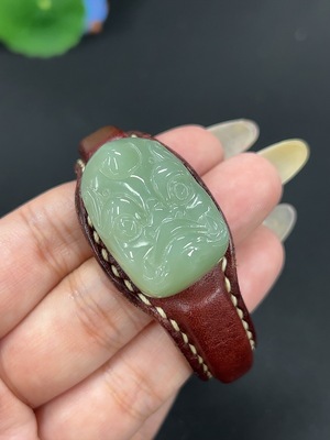 H42979307 和田玉手环 仿古件 货品总重约[含皮带]33g