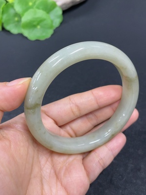 H42954895 和田玉正圈手镯    圈口60.3    货品总重约58.8g
