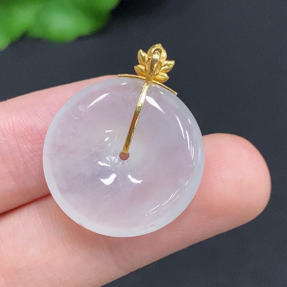 F30554926 Jadeite Safety Pendant with 18K Gold Clasp, Total Weight Approx. 5.56g