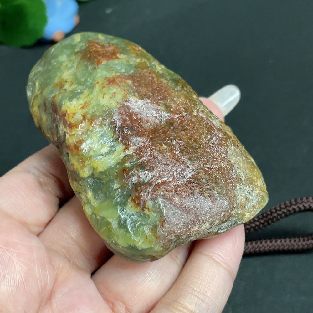 H28233600 Hetian Jade Handheld Ornament - Auspicious Beast