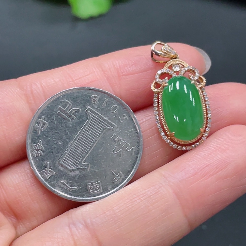 F25929324 Jadeite Cabochon Pendant with 18K Gold Mount, Total Weight Approx. 2.86g