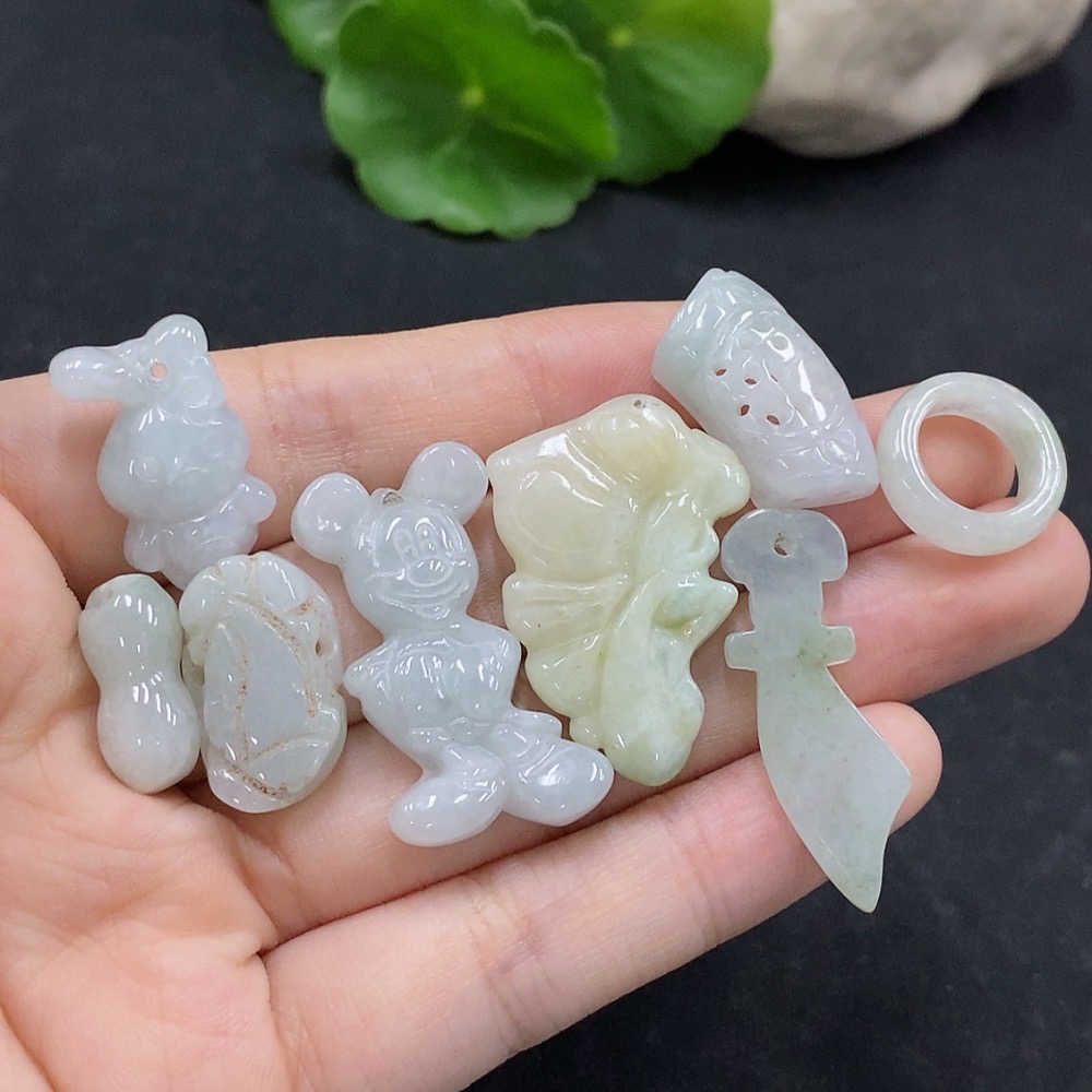 F34995284 Jadeite Pendant