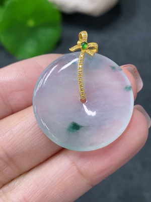 F34043517 Jadeite Peace Knot Pendant with Unmarked Clasp, Surface Gold Content Approximately Au 75%, Set with Diamonds, Total Weight Approximately 4.7g