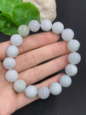 F46602173 翡翠手串 货品总重量约56克 卡12.5mm左右