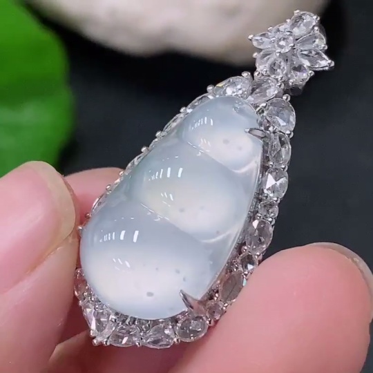 F33912634 Jadeite Mung Bean Pendant with 18k Gold and Diamond Accents, Total Weight Approx. 6.25g