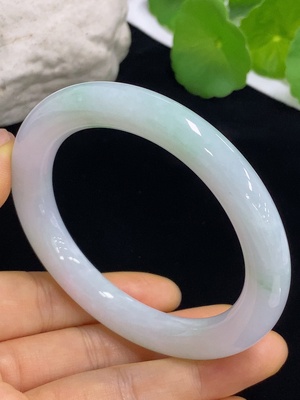 F46572237 翡翠圆条手镯 57.4圈口 货品总重约59.14克