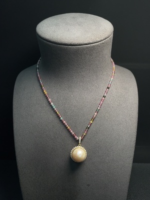 C34009094 Pearl Pendant with Jadeite and Tourmaline, Visible Organic Inclusions, Non-Gold, Total Weight Approx. 11.54g, Size About 14.1mm