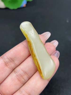 H46521065 和田玉 皮色成因未定 货品总重约17.1g