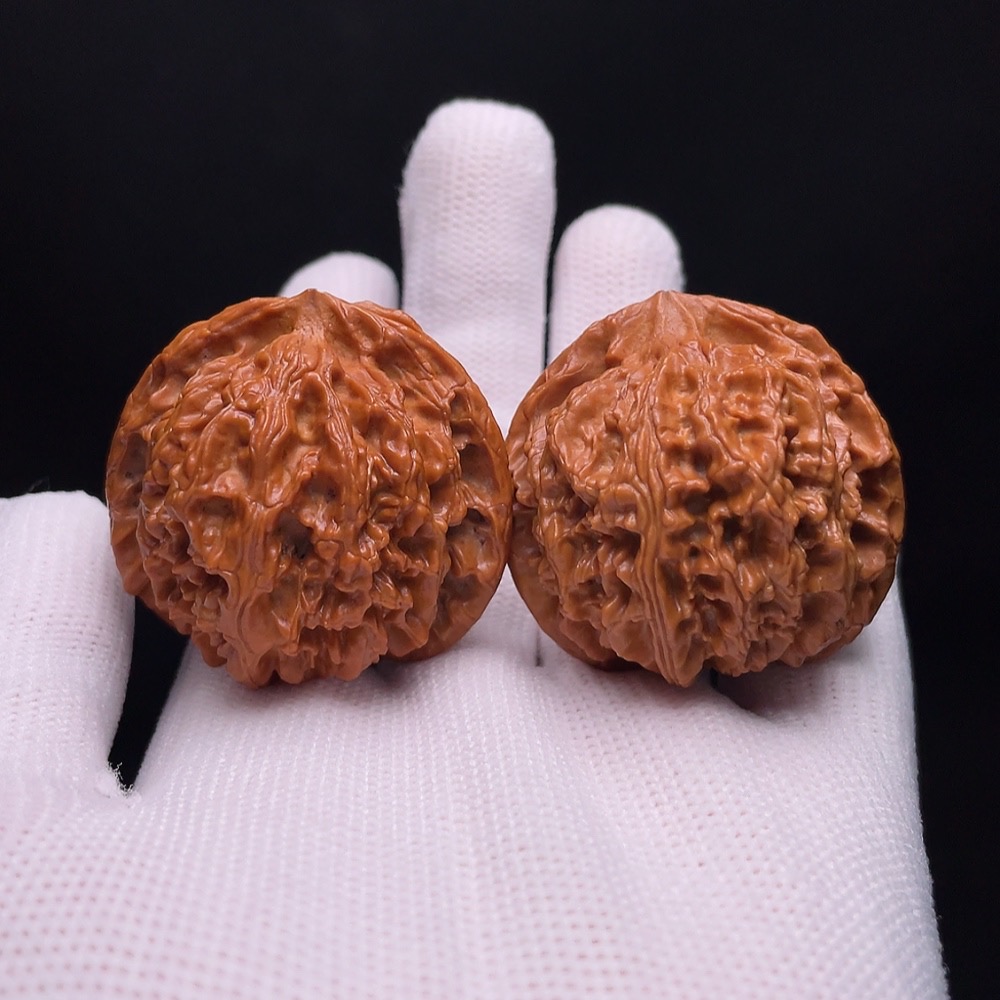 W34987410 Walnut Total weight about 42.9g Size about 40.7mm