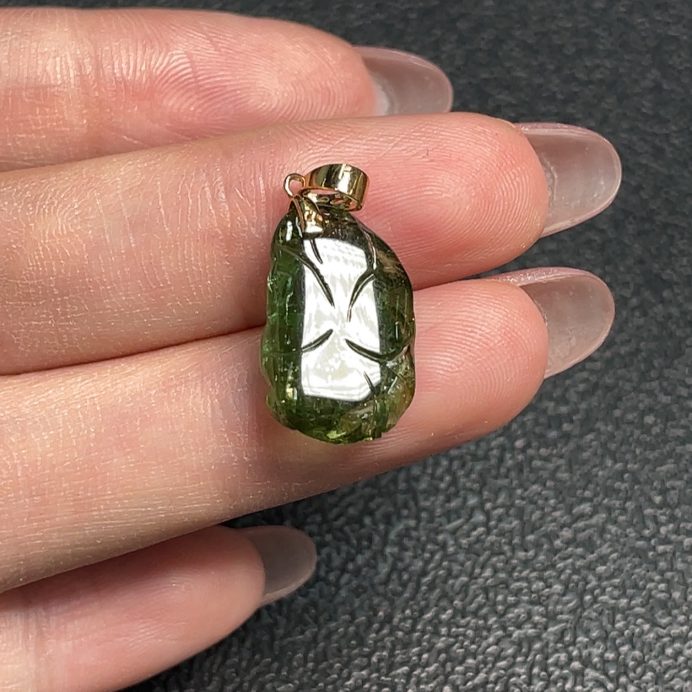 C30535979 Tourmaline Inlaid Pendant 18k Gold Total Weight Approx. 2.03g Visible Organic Matter