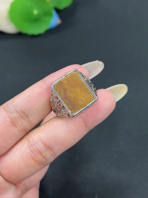 H42980030 和田玉镶嵌活口戒指 货品总重约9.2g 皮色成因未定