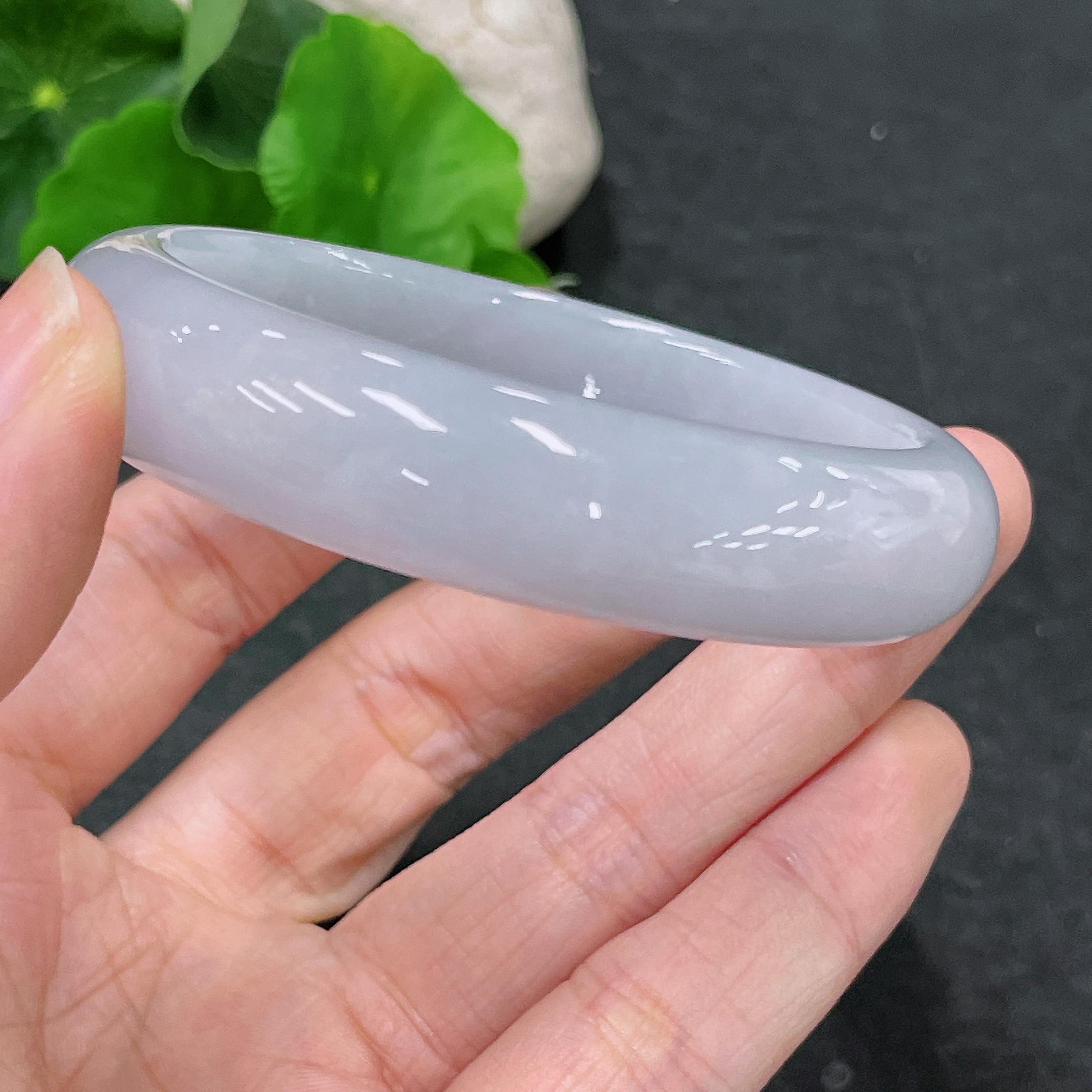 F33840114 Jadeite Regular Bangle (approx. 55.59g total weight, size 55.6)